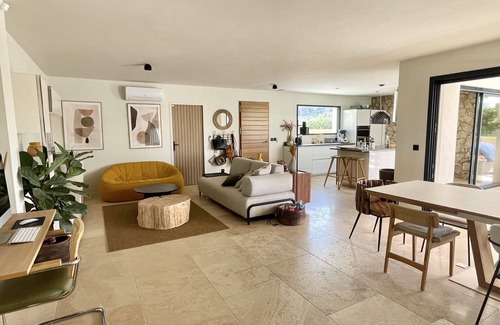 Le Castellet Villa | Exquisite Villa with Pool, Spa, and Family-Friendly Amenities
