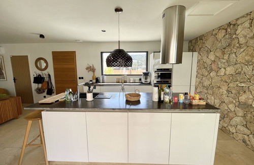 Le Castellet Villa | Exquisite Villa with Pool, Spa, and Family-Friendly Amenities