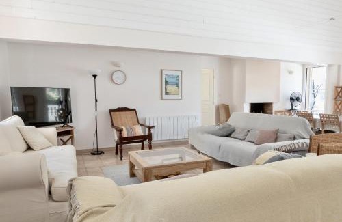 Lacanau-Ocean Villa | Family Villa with Heated Pool - 4-Star Guest Rated Getaway