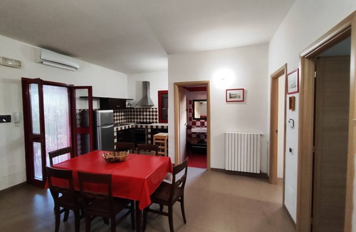Vieste Villa | Villa Pizzomunno, small villa in Vieste with direct access to the sandy beach.