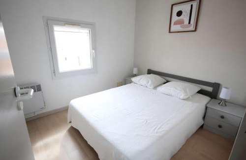 Portiragnes-Plage Villa | Villa Plein Sud: Family-Friendly Getaway with Pool Access