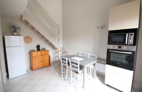 Portiragnes-Plage Villa | Villa Plein Sud: Family-Friendly Getaway with Pool Access