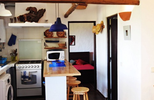 Atalaia Cottage | Villa Pocilgo: Oceanfront Escape with Pool & Spa Amenities