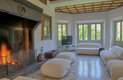 Ponte Buriano Villa | Relax at Villa Poggio Patrignone with Pool & Hot Tub