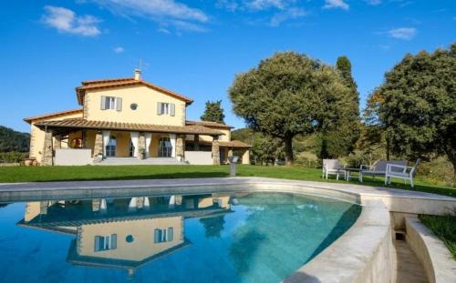 Calenzano Villa | Villa Poggiostelle: Pet-Friendly Retreat with Pool & 10/10 Rating
