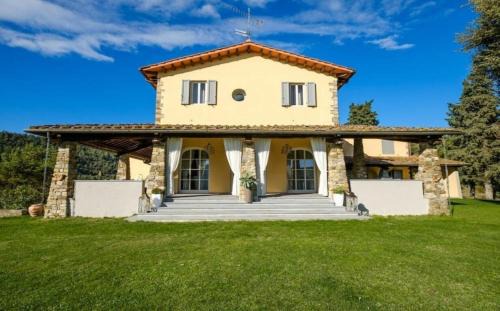 Calenzano Villa | Villa Poggiostelle: Pet-Friendly Retreat with Pool & 10/10 Rating
