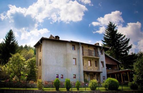Vitosha District House | Villa Pontica: Family-Friendly Stay with Dining Options