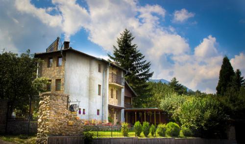 Vitosha District House | Villa Pontica: Family-Friendly Stay with Dining Options