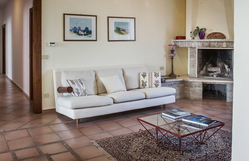 Cupra Marittima Villa | Family-Friendly Villa with Pool & Ocean Views, Rated 9.6