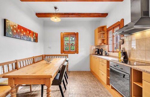 Stupna Villa | Stupna KSS180: Pet-Friendly Retreat with Pool & Breakfast