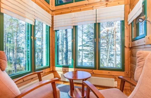 Kuortti House | Unforgettable Villa Populus with Spa and Lake Views