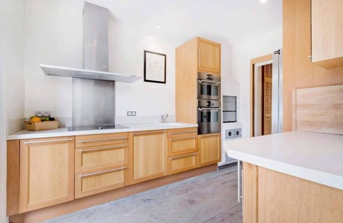 Port-Cros Villa | Discover La Villa Port-Cros: Oceanfront Bliss Awaits