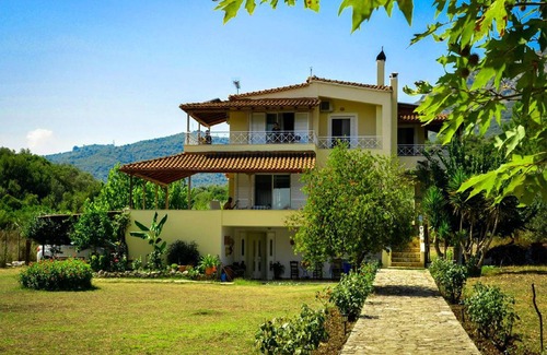 Monastiraki Villa | Villa Porto Matzavino: A Picturesque Greek Retreat Awaits