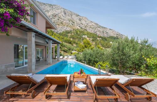 Mimice Villa | Relaxing Villa Porto Mimice with Private Pool and Gym