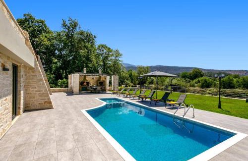Katochori Villa | Villa Potami Angela: Family-Friendly Retreat with Pool