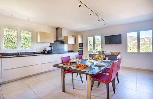 Plage de la Garonnette Villa | Perfect Villa for 10 Near the Sea in Sainte-Maxime