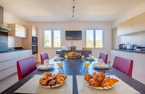 Plage de la Garonnette Villa | Perfect Villa for 10 Near the Sea in Sainte-Maxime
