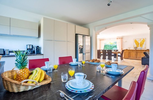 Plage de la Garonnette Villa | Perfect Villa for 10 Near the Sea in Sainte-Maxime