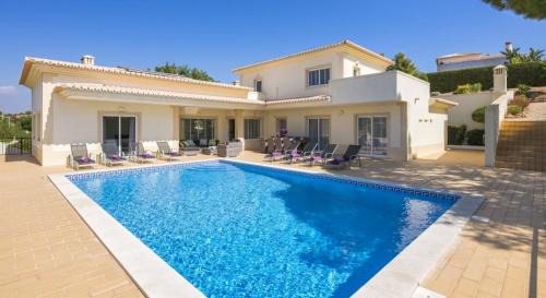 Carvoeiro Villa | Elegant Villa Povo do Burro: Steps from Resort Center
