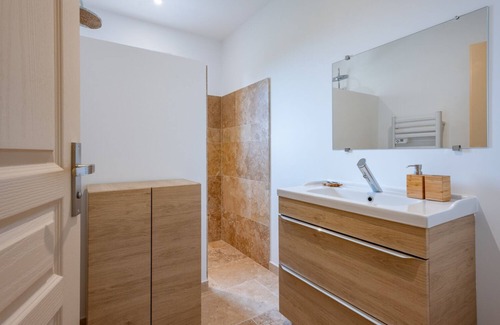 Croagnes Villa | Villa Provençale: Modern 100m² Retreat with Pool