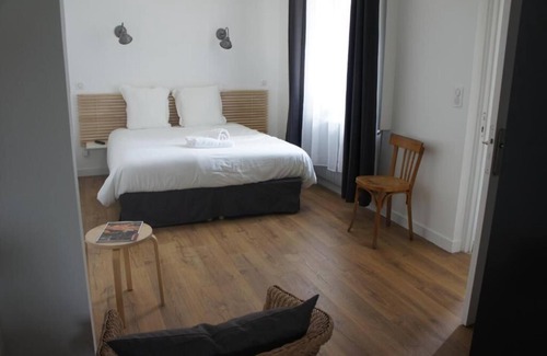 Clermont-Ferrand Hotel | Villa Pradelle: Family-Friendly Escape with Pool & Breakfast