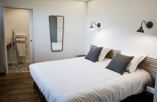 Clermont-Ferrand Hotel | Villa Pradelle: Family-Friendly Escape with Pool & Breakfast