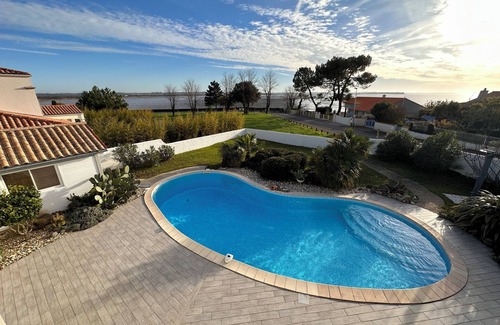 Meschers-sur-Gironde Villa | Seaside Villa Premium Near Royan: Pool & Family Friendly