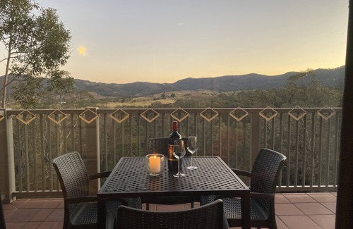 Pokolbin Villa | Discover Villa Premiere - Cypress Lakes Resort: Rated 9.8/10