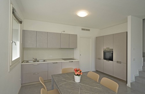 San Benedetto di Lugana Villa | Villa Prestige 17: Enjoy Family-Friendly Amenities and Pool