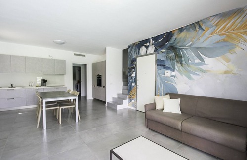 San Benedetto di Lugana Villa | Villa Prestige 17: Enjoy Family-Friendly Amenities and Pool