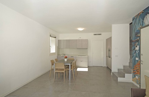 San Benedetto di Lugana Villa | Villa Prestige 17: Enjoy Family-Friendly Amenities and Pool