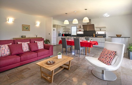 Antsiranana Villa | Discover Villa Prestige Calypso: Family-Friendly Oasis