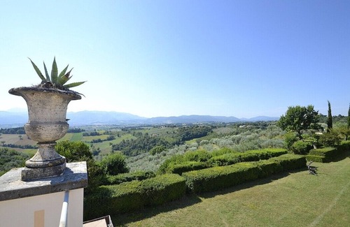 San Brizio Villa | Historic Villa Prestigio Grande with Private Pool & Breakfast