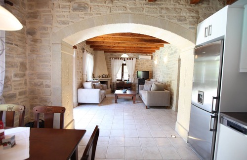 Atsipópoulon House | Villa Preveli: Cozy Villa with Pool near Beach & Village