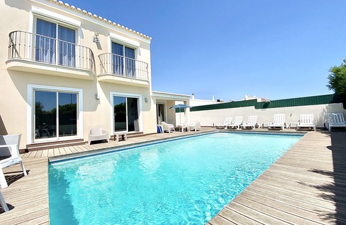 Funchal House | Discover Villa Primavera: Oceanfront Comfort & Pet Friendly