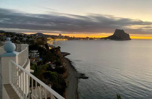 La Canuta Villa | Villa Primera Linea: Oceanfront Escape with Pool & Pet Friendly