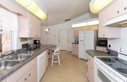 South Venice Villa | Villa Flamingo: Pet-Friendly Retreat with Private Pool