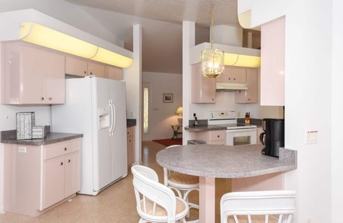 South Venice Villa | Villa Flamingo: Pet-Friendly Retreat with Private Pool