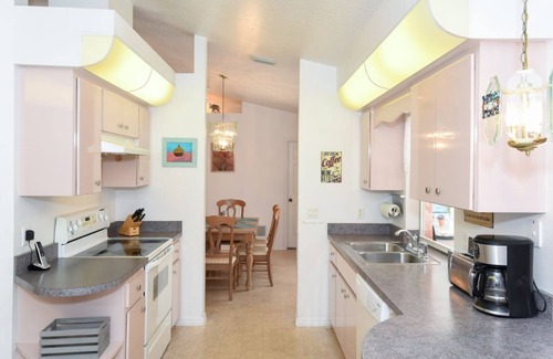 South Venice Villa | Villa Flamingo: Pet-Friendly Retreat with Private Pool