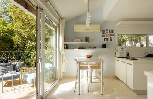 Tel Aviv Villa | Private Pool & Garden Retreat in the City by FeelHome