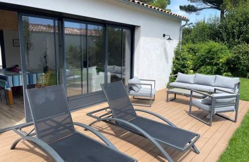 Le Bois-Plage-en-Re Villa | Villa Near Beaches and Shops with Ocean View & Private Beach