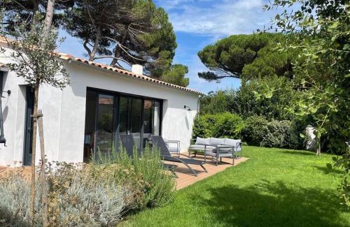 Le Bois-Plage-en-Re Villa | Villa Near Beaches and Shops with Ocean View & Private Beach