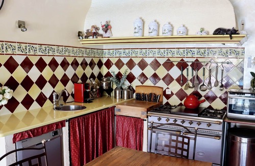 Greoux-les-Bains Villa | Villa Provençale with Pool and Ocean View Retreat