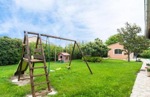 Althen-des-Paluds House | Elegant Villa Provençale with Pool and Family-Friendly Amenities