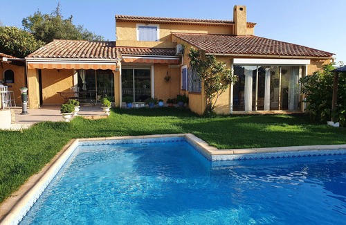 Sollies Pont Villa | Tranquil Villa Provencale with Private Pool & Ocean Views