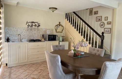 Pokolbin Villa | Experience Villa Provence Guest House with Private Pool