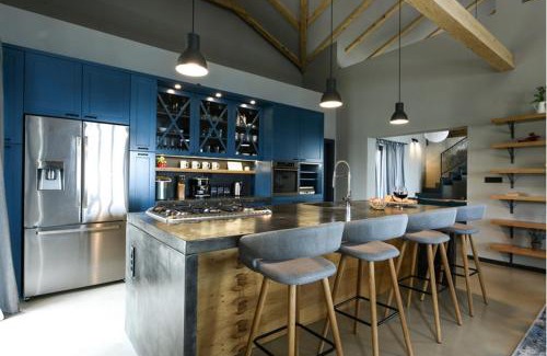 Zdrelac Villa | Pet-Friendly Villa Proversa with Oceanfront Pool Access