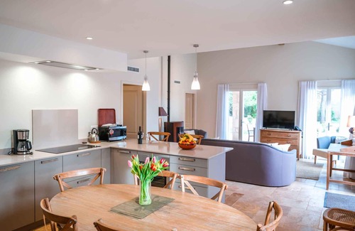 Castelnau-de-Montmiral Villa | Villa Puycelsi: Enjoy Air Conditioning & Pool in Nature
