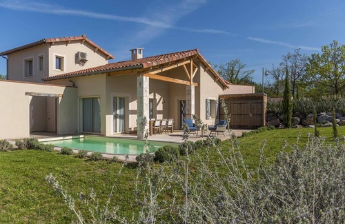 Castelnau-de-Montmiral Villa | Villa Puycelsi: Pet-Friendly Retreat with Pool in a Domain