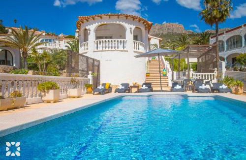La Canuta Villa | Villa Puerto Blanco by Abahana Villas